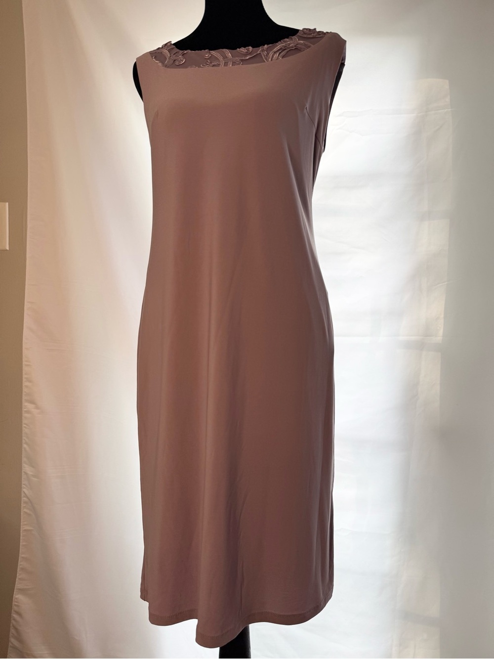 R&M Richards Mauve Sleeveless Midi Dress with Lace Yoke